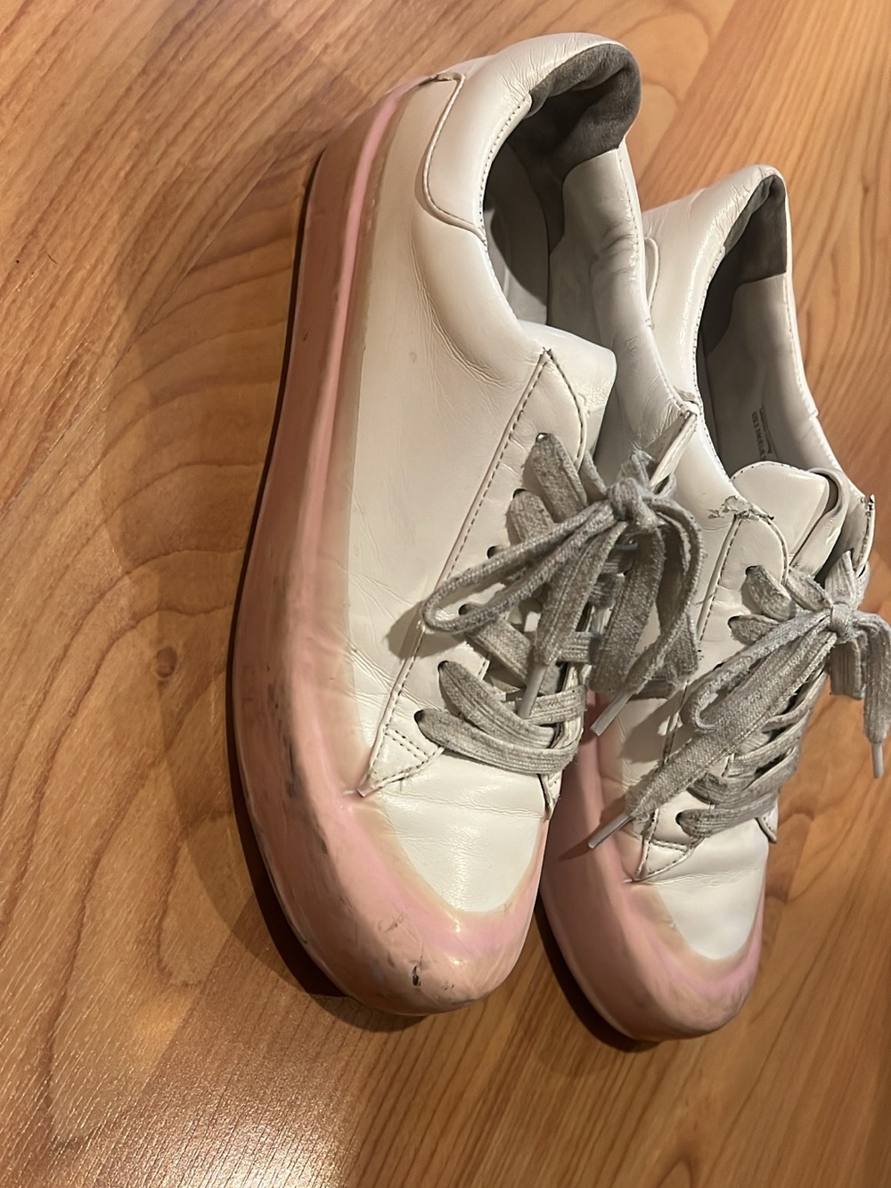 AUTHENTHIC VINCE women’s 5.5 shoes. - Picture 6 of 16